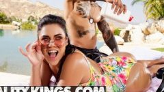 Reality Kings – Pawg Monica Sage Flashes Off Ass Plug By The Pool